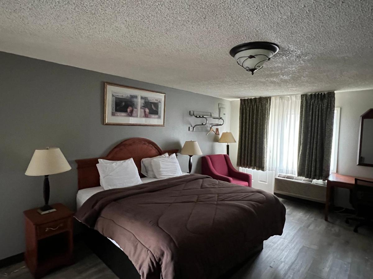 Ozark Inn & Suites Ngoại thất bức ảnh