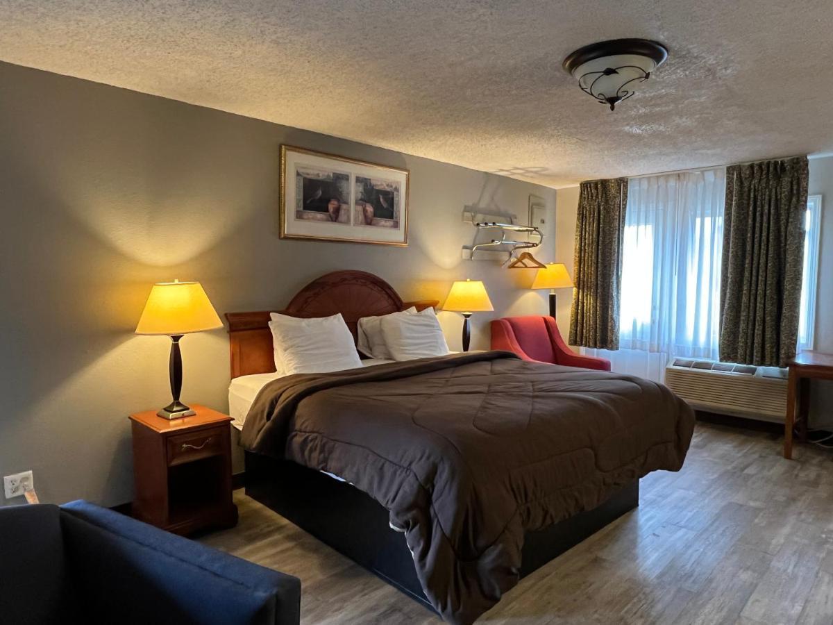 Ozark Inn & Suites Ngoại thất bức ảnh