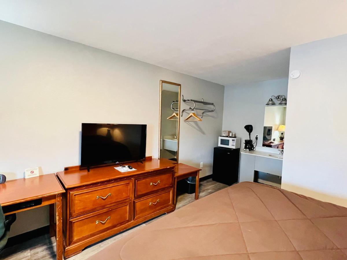 Ozark Inn & Suites Ngoại thất bức ảnh