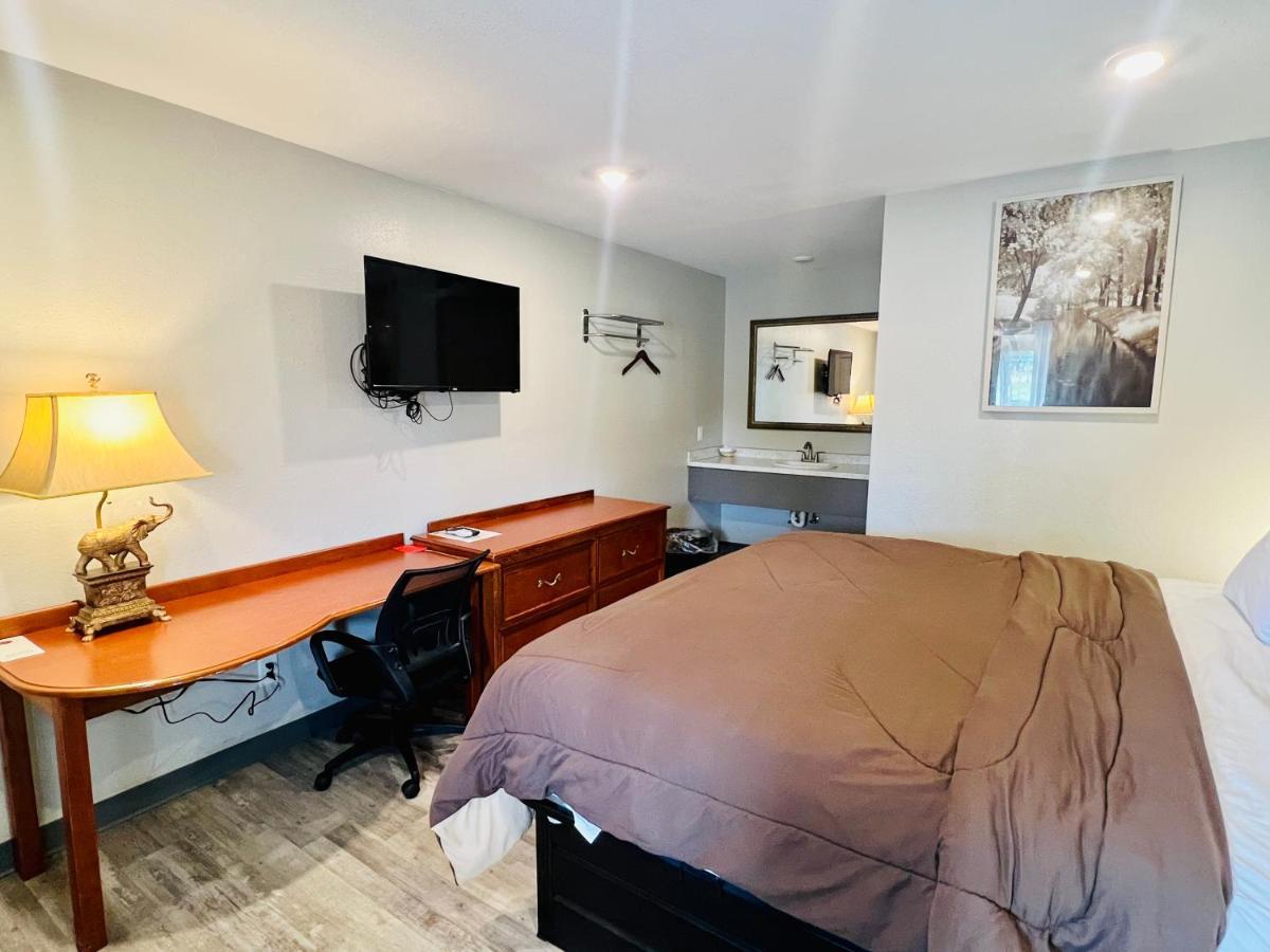 Ozark Inn & Suites Ngoại thất bức ảnh