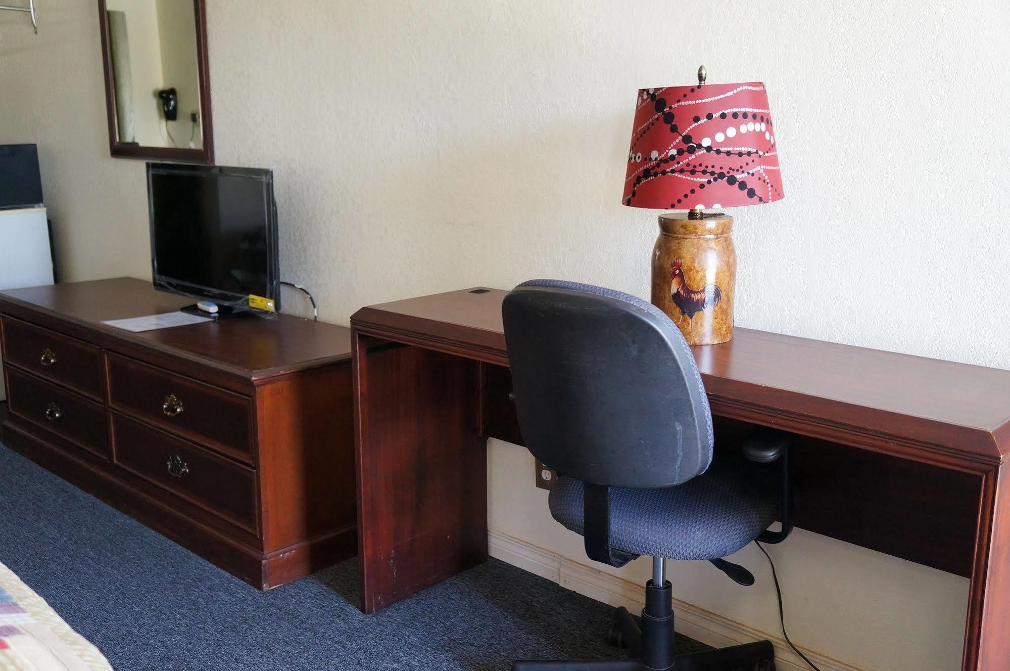 Ozark Inn & Suites Ngoại thất bức ảnh