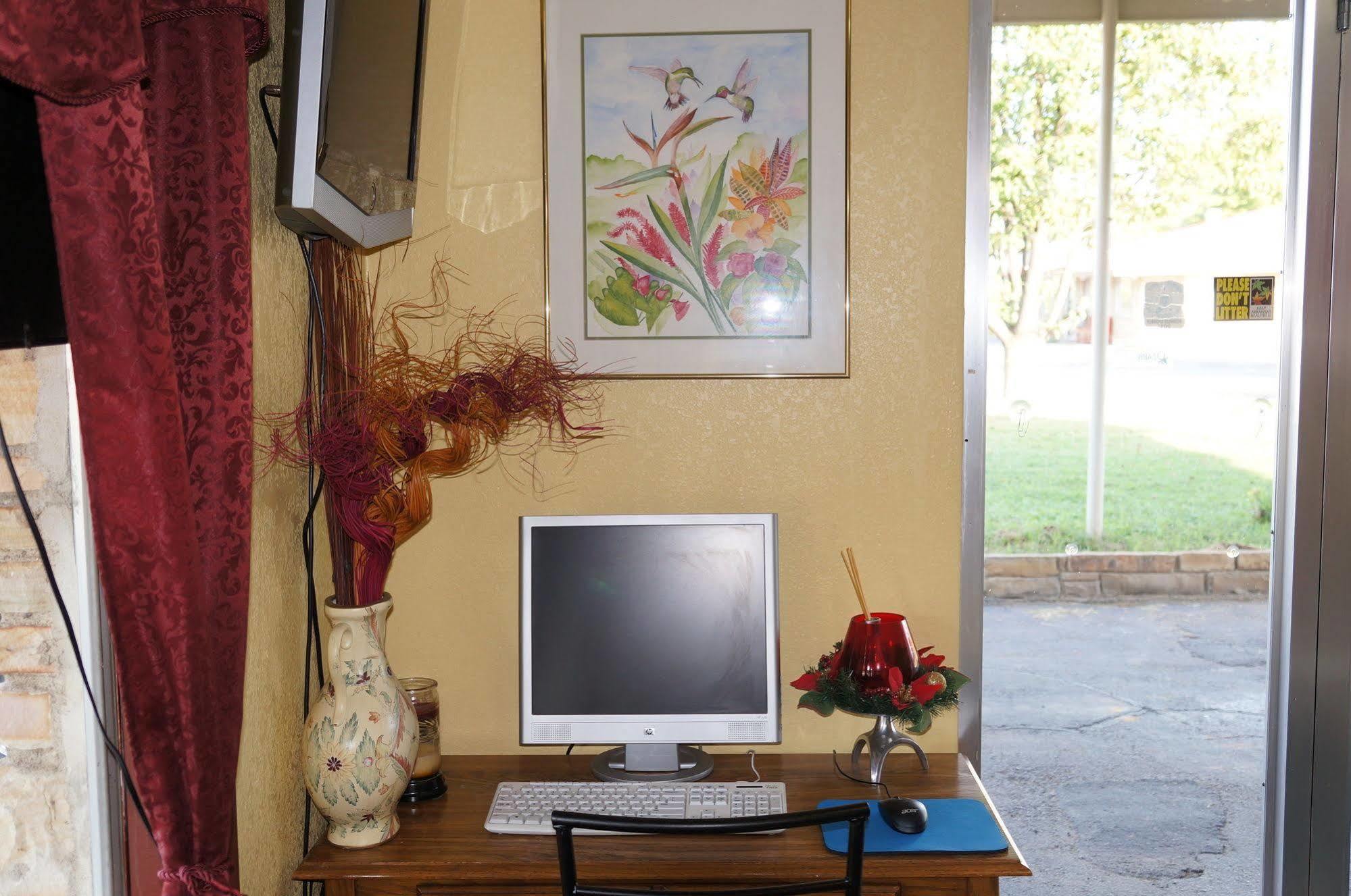 Ozark Inn & Suites Ngoại thất bức ảnh