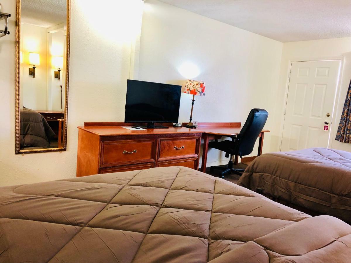 Ozark Inn & Suites Ngoại thất bức ảnh