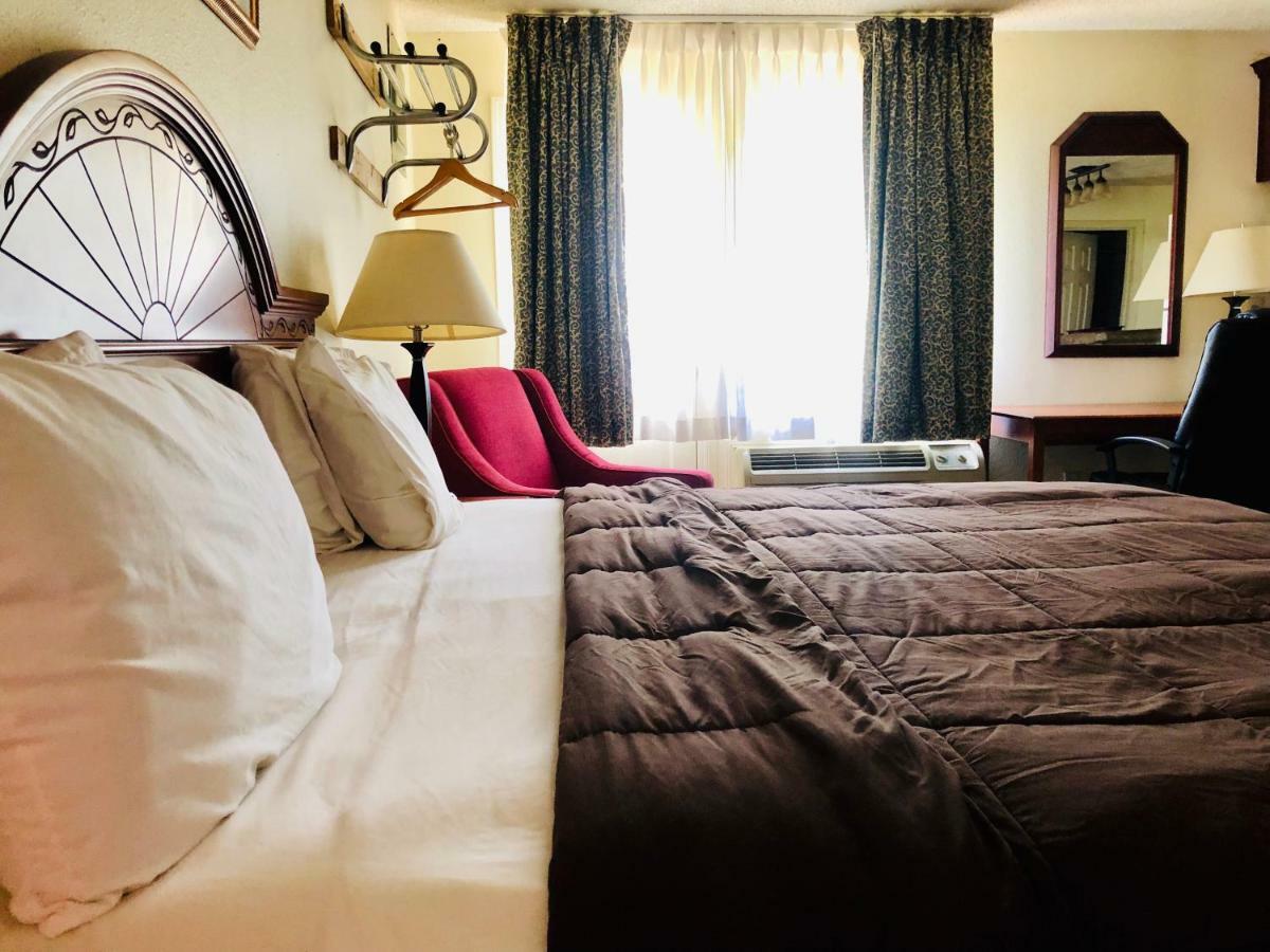 Ozark Inn & Suites Ngoại thất bức ảnh