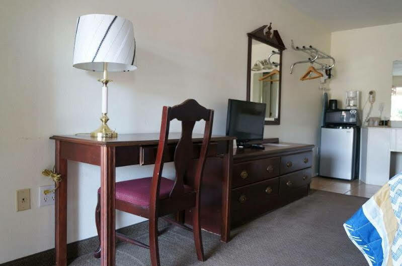 Ozark Inn & Suites Ngoại thất bức ảnh