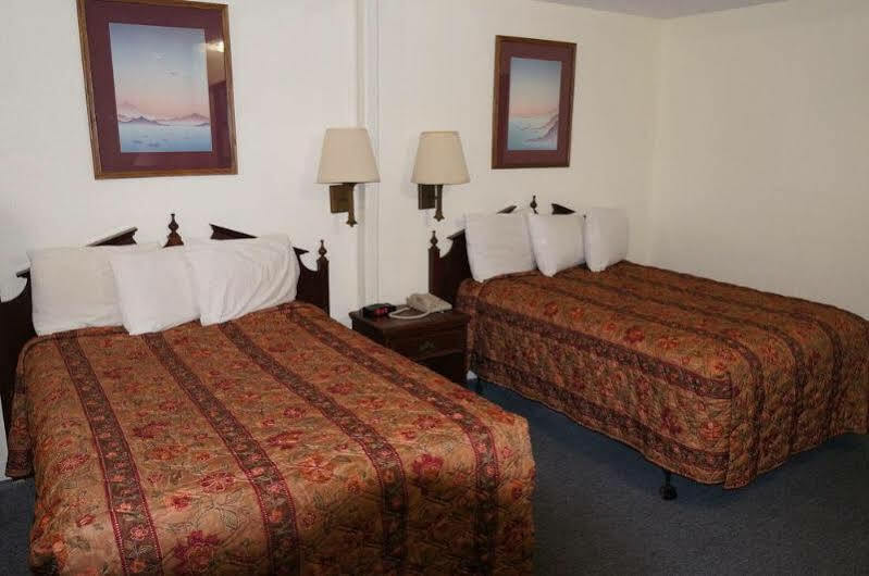 Ozark Inn & Suites Ngoại thất bức ảnh