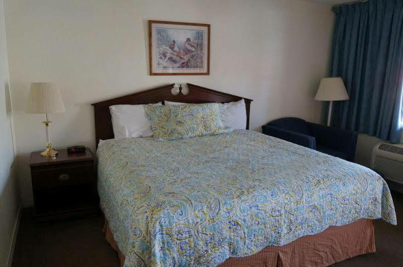 Ozark Inn & Suites Ngoại thất bức ảnh
