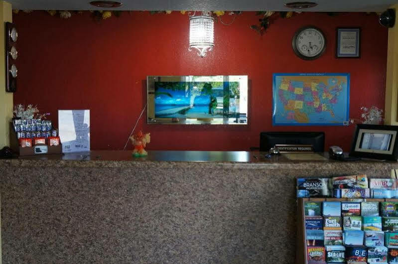 Ozark Inn & Suites Ngoại thất bức ảnh