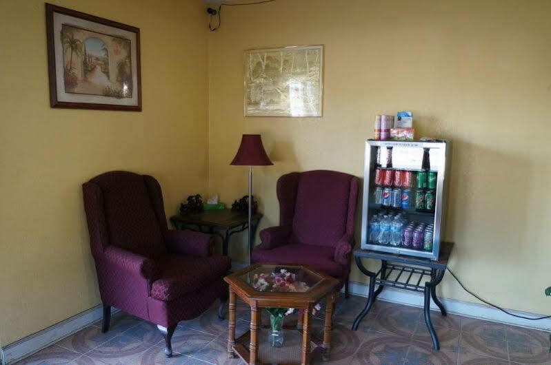 Ozark Inn & Suites Ngoại thất bức ảnh