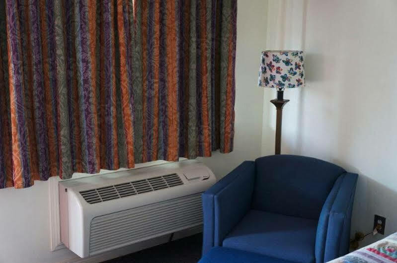 Ozark Inn & Suites Ngoại thất bức ảnh